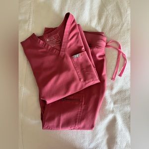 Figs breast cancer awareness set